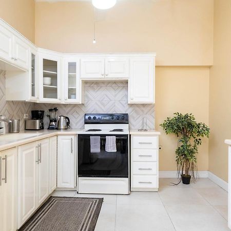 קינגסטון Choose To Be Happy At The Westbury - Two Bedroom Apartment מראה חיצוני תמונה